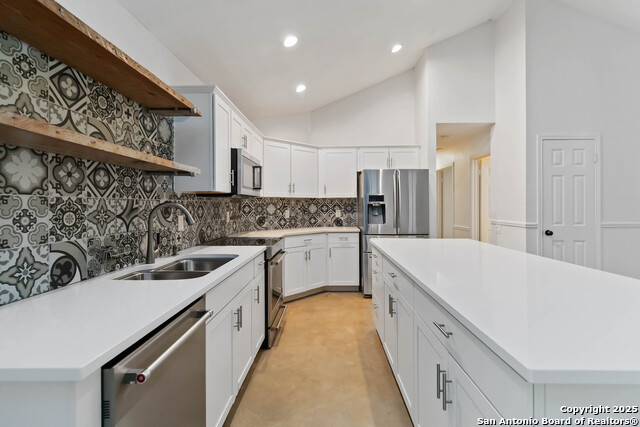 Image 3 of 18 For 942 Lightstone
