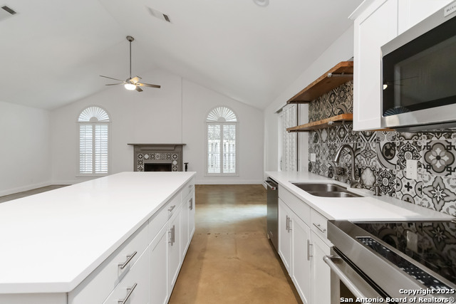 Image 4 of 18 For 942 Lightstone