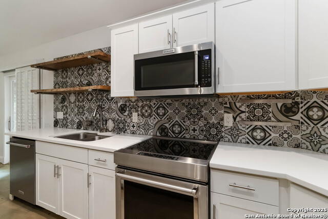 Image 5 of 18 For 942 Lightstone