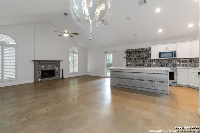 Image 6 of 18 For 942 Lightstone