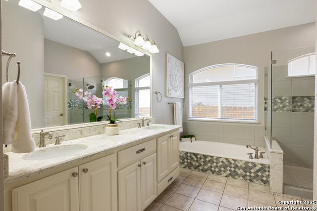 Listing photo id 10 for 36 Silverhorn