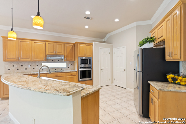 Listing photo id 6 for 36 Silverhorn