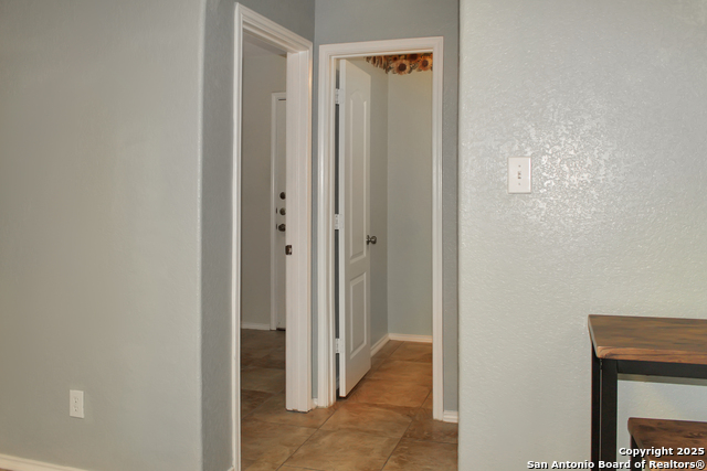 Listing photo id 9 for 7527 Escada Crest