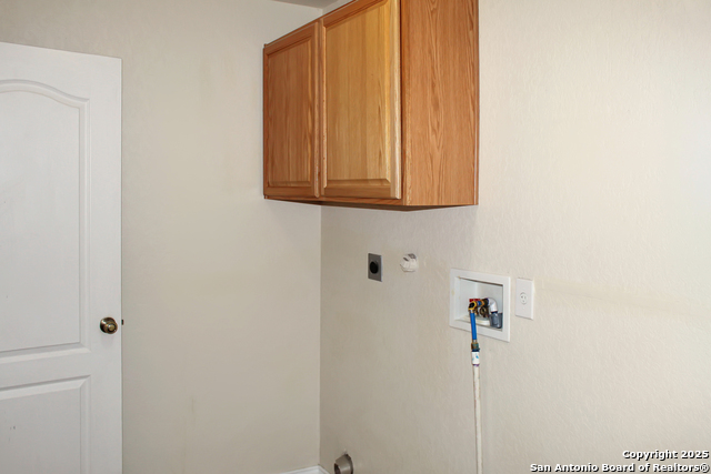 Listing photo id 10 for 7527 Escada Crest