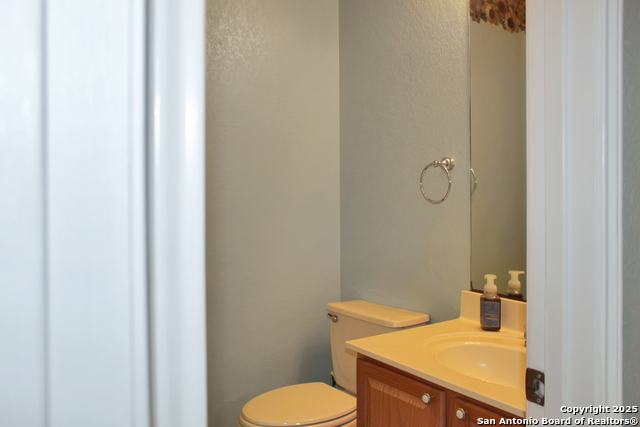 Listing photo id 11 for 7527 Escada Crest