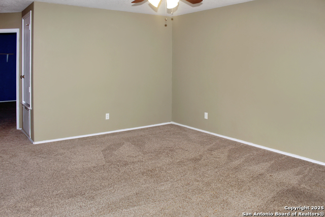 Listing photo id 16 for 7527 Escada Crest