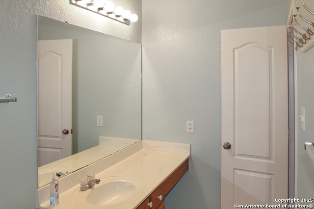 Listing photo id 25 for 7527 Escada Crest