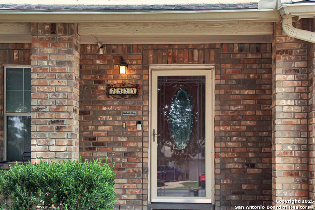 Listing photo id 2 for 7527 Escada Crest