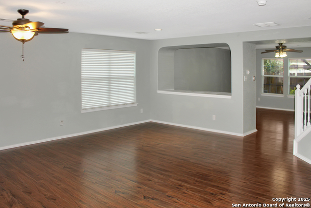 Listing photo id 3 for 7527 Escada Crest