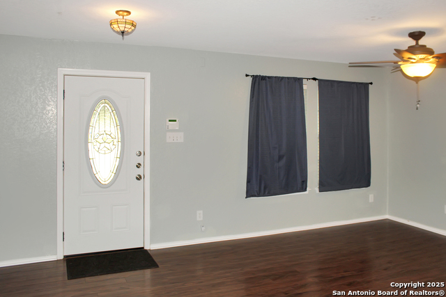 Listing photo id 4 for 7527 Escada Crest