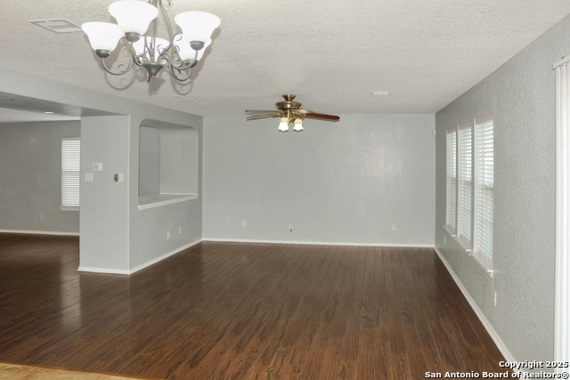 Listing photo id 6 for 7527 Escada Crest