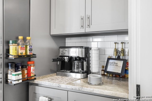 Listing photo id 15 for 1219 Olive