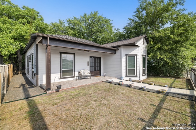 Listing photo id 0 for 1219 Olive