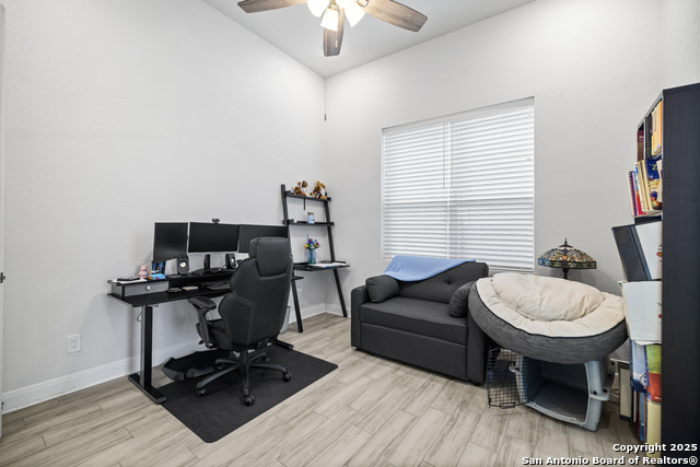 Listing photo id 23 for 1219 Olive