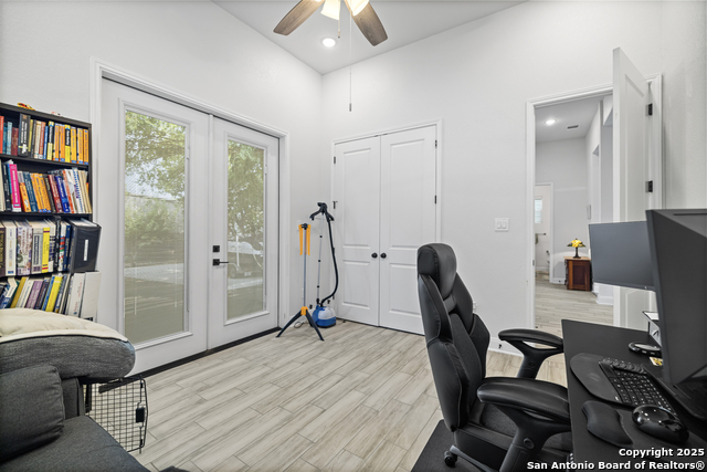 Listing photo id 24 for 1219 Olive
