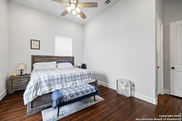Listing photo id 28 for 1219 Olive