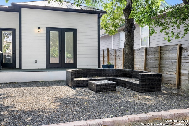Listing photo id 31 for 1219 Olive