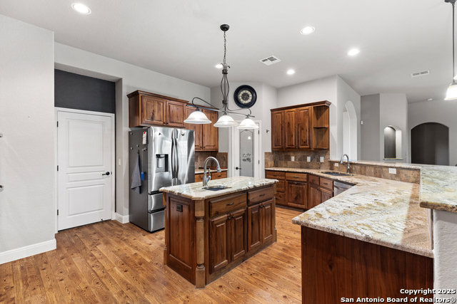 Listing photo id 11 for 2299 Sun Chase