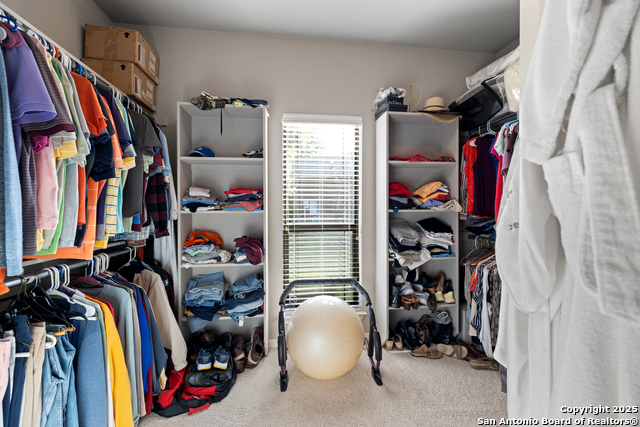 Listing photo id 18 for 2299 Sun Chase