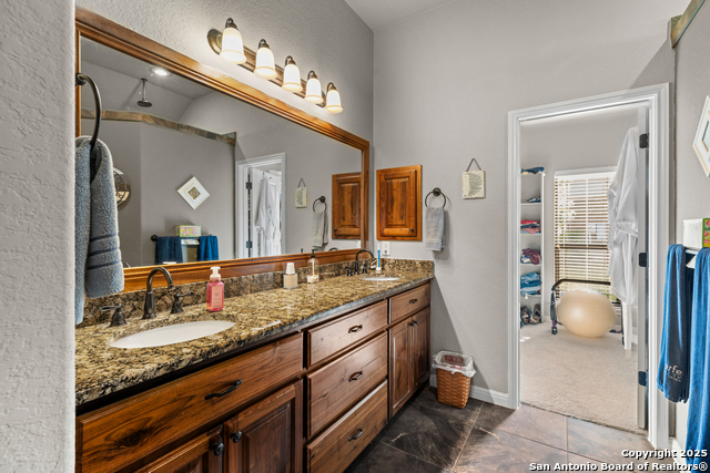 Listing photo id 19 for 2299 Sun Chase