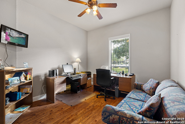 Listing photo id 21 for 2299 Sun Chase