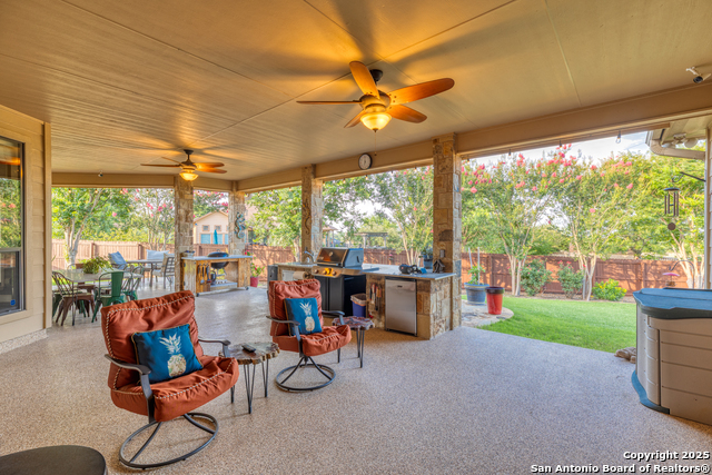 Listing photo id 33 for 2299 Sun Chase