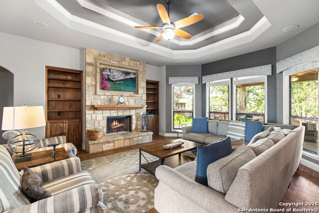 Listing photo id 5 for 2299 Sun Chase