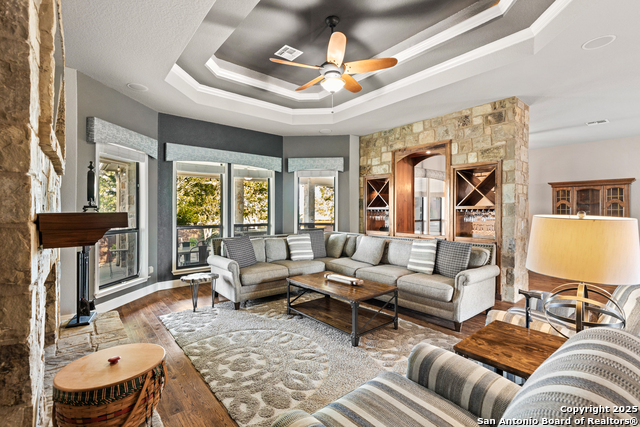 Listing photo id 6 for 2299 Sun Chase