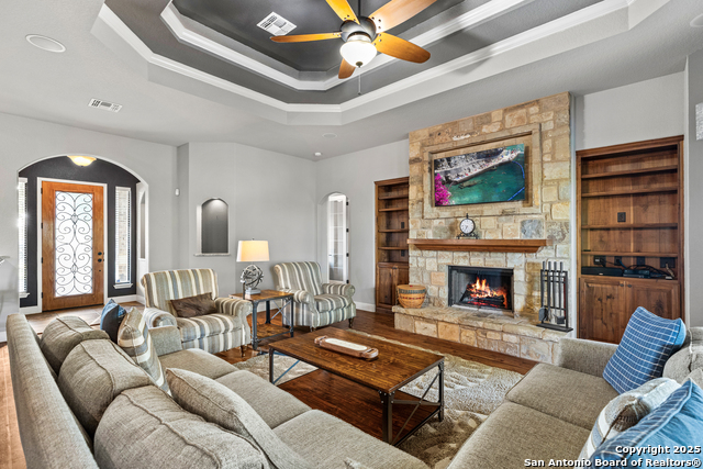 Listing photo id 7 for 2299 Sun Chase