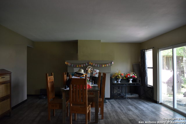 Listing photo id 2 for 8328 Morning Grove