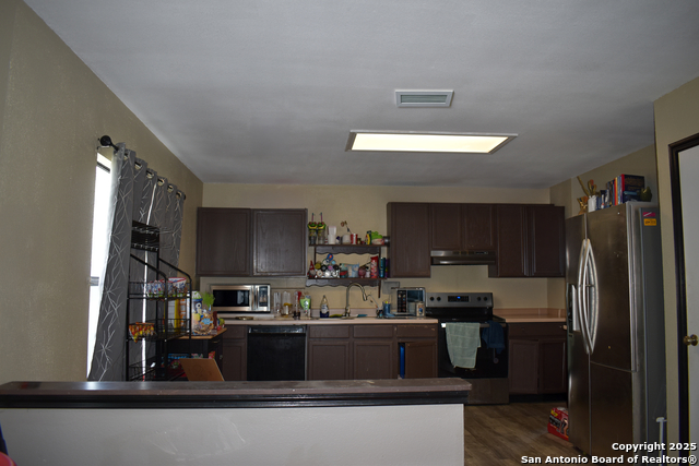 Listing photo id 3 for 8328 Morning Grove