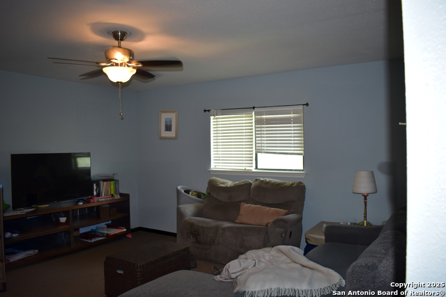 Listing photo id 5 for 8328 Morning Grove