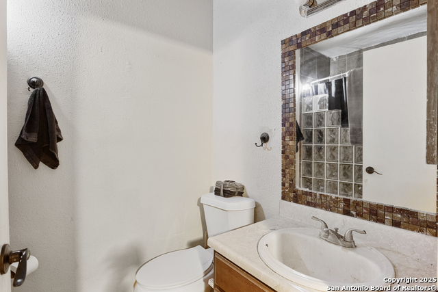 Listing photo id 8 for 1019 Cloverbrook