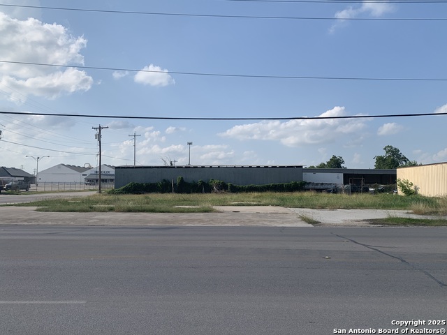 Details for 124 Kingsbury W, Seguin, TX 78155