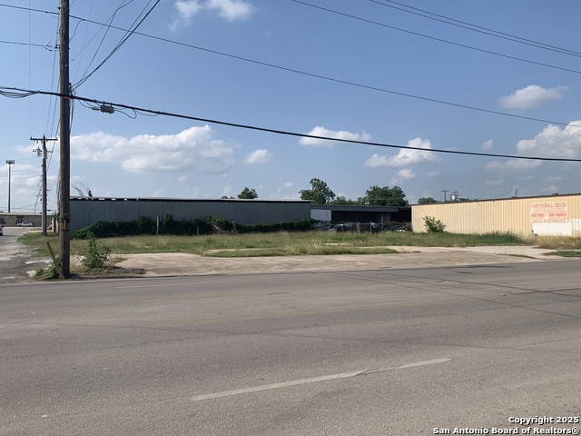 Image 2 of 6 For 124 Kingsbury W