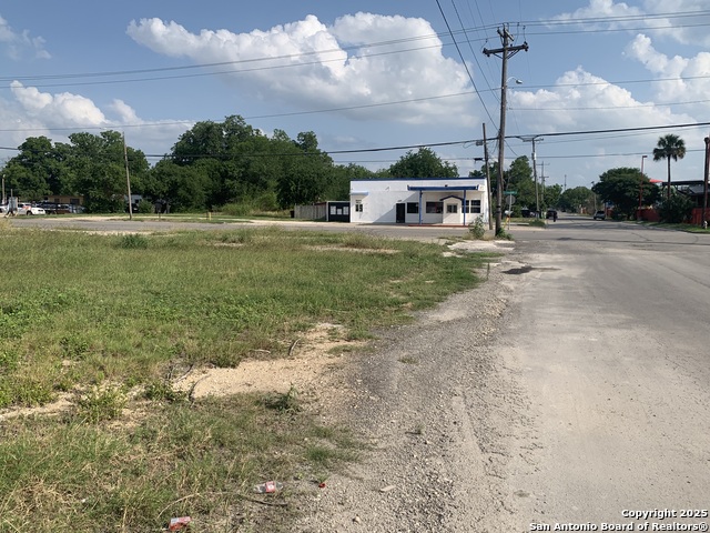 Image 6 of 6 For 124 Kingsbury W