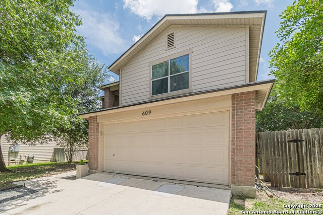 Listing photo id 0 for 609 San Augustine