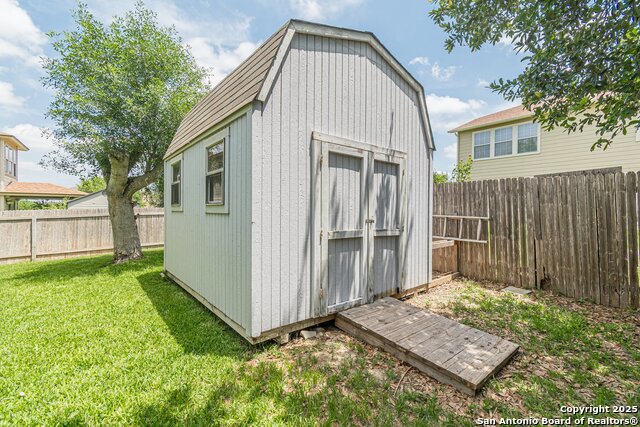 Listing photo id 21 for 609 San Augustine