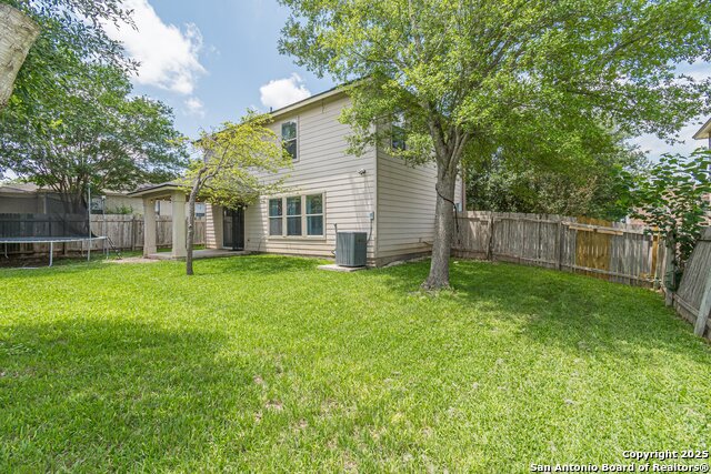 Listing photo id 24 for 609 San Augustine