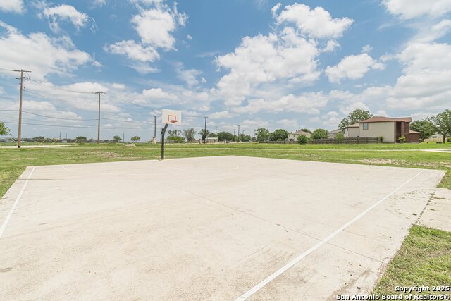 Listing photo id 25 for 609 San Augustine