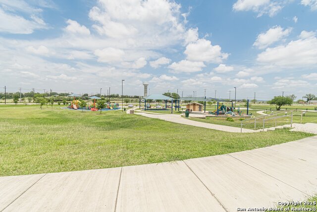 Listing photo id 31 for 609 San Augustine