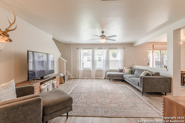Listing photo id 2 for 609 San Augustine
