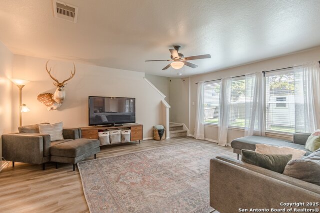 Listing photo id 3 for 609 San Augustine