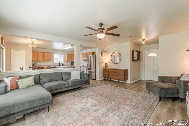 Listing photo id 4 for 609 San Augustine
