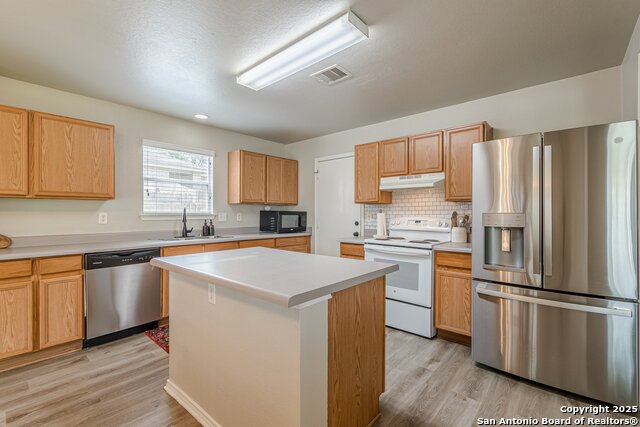 Listing photo id 5 for 609 San Augustine