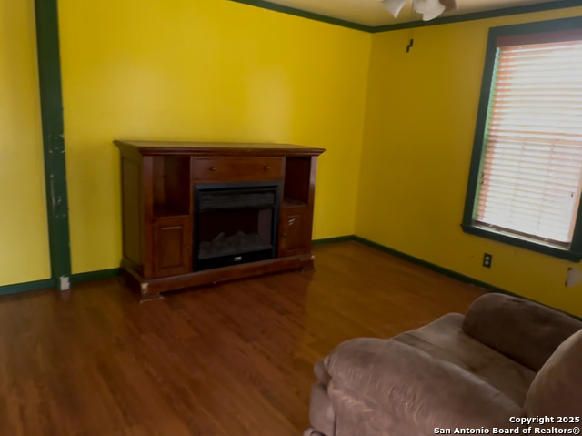 Image 3 of 4 For 726 Avenue L
