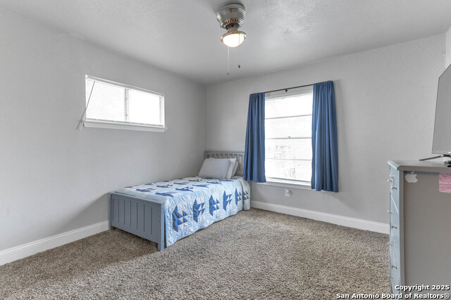 Listing photo id 15 for 630 Glamis Ave