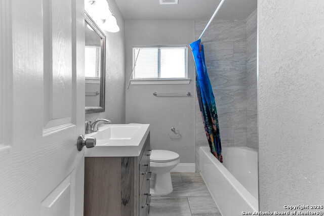 Listing photo id 16 for 630 Glamis Ave