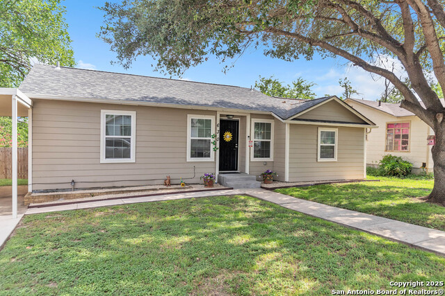 Listing photo id 0 for 630 Glamis Ave