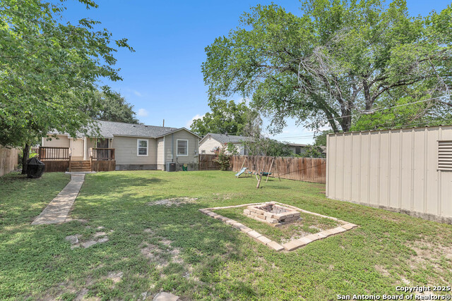 Listing photo id 20 for 630 Glamis Ave